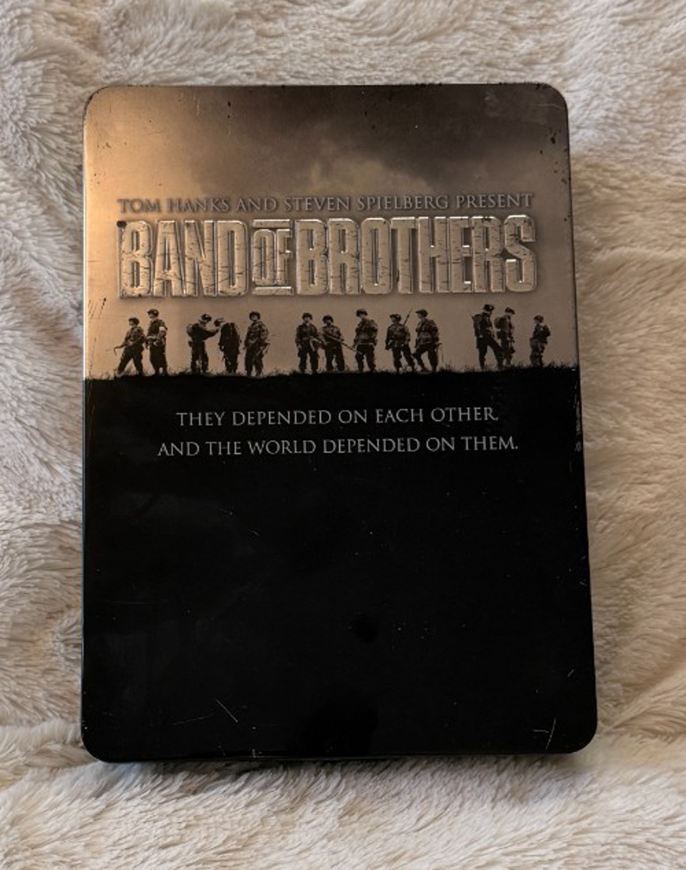 Band of Brothers - DVD, 2002, 6-Disc Set Tin Box LIGHT DENTS- GENTLY USED